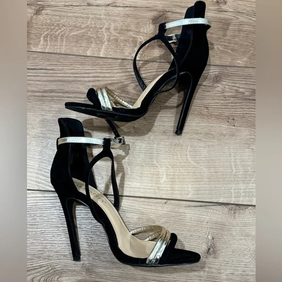 Elegant Black and Gold Women's Heels - Picture 3 of 6